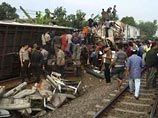 По меньшей мере, 44 человека погибли и несколько десятков получили ранения рано утром в субботу в результате двух железнодорожных катастроф на самом густонаселенном индонезийском острове Ява