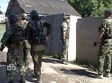 Ранее источник в МВД Дагестана сообщал, что оцеплены два многоэтажных дома, в которых могут укрываться боевики - на проспекте Гамидова и улице Энгельса