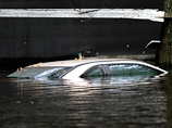 В основном люди погибли из-за того, что автомобили, в которых они находились, неожиданно смыло потоками воды в вышедшие из берегов реки
