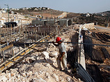 26 сентября израильтяне возобновили строительство в поселениях на Западном берегу реки Иордан, заявив, что временный запрет так и не принес никаких результатов