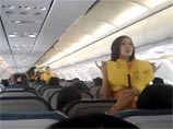 Филиппинские стюардессы стали звездами интернета: они учат безопасности под музыку Lady Gaga (ВИДЕО)
