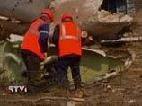 Вокруг обломков самолета президента Польши Леха Качиньского, разбившегося под Смоленском 10 апреля, выстроили тент, который будет защищать их от разрушающего воздействия окружающей среды, а заодно и от камер журналистов и других любопытствующих