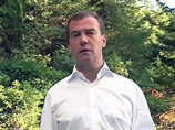 Медведев приостановить выполнение работ по прокладке трассы через Химкинский лес и провести дополнительные общественные слушания, после которых будет объявлено окончательное решение по этому вопросу,