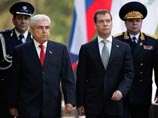 Президент РФ Дмитрий Медведев заявил в ходе визита на Кипр, что Россия будет всячески способствовать спокойному решению кипрского вопроса, целью которого является единое суверенное государство