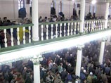 Волнений мусульман у Соборной мечети Москвы удалось избежать - верующие недовольны действиями ОМОНа
