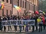 В шествии по центру Белграда приняли участие около 1500 представителей сексуальных меньшинств. Для поддержания правопорядка по маршруту их следования было рассредоточено около пяти тысяч полицейских