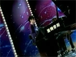 Безрукий пианист, играющий на фортепьяно пальцами ног, победил в телешоу "Китай ищет таланты" (China's Got Talent)