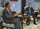 Медведев покатал Шварценеггера на "Чайке" и намекнул: место мэра Москвы свободно Медведев покатал Шварценеггера на "Чайке" и намекнул: место мэра Москвы свободно