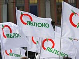 Партия "Яблоко" хочет сотрудничать с бывшим мэром Москвы Юрием Лужковым, но не хочет видеть его в своих рядах.