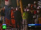 В Чили на поверхность из шахты уже подняли 17 горняков. Спасательная операция началась в 00:11 по местному времени в среду, и к середине дня, то есть спустя 13 часов, была освобождена половина шахтеров, включая самого старшего и самого младшего из группы