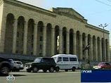 В Грузии приняты спорные поправки к Конституции, которые помогут Саакашвили остаться у власти в роли премьера В Грузии приняты спорные поправки к Конституции, которые помогут Саакашвили остаться у власти в роли премьера