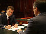 Кроме того, Медведев дополнительно "нагрузил" Володина, назначив его заместителем председателя президентской Комиссии по модернизации