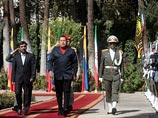 Президент Венесуэлы Угол Чавес, побывав с визитами в России, Белоруссии и Украине, прибыл в Иран, чтобы развивать стратегический альянс против "американского империализма" вместе со своим иранским коллегой Махмудом Ахмади Нежадом