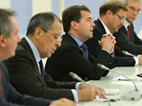 Свою внешнеполитическую речь Медведев произнес в среду на встрече с участниками Мюнхенской конференции и, как отмечает газета, эта речь в корне отличалась от речи Путина на Мюнхенской конференции три года назад