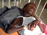 Первые пять случаев холеры отмечены в столице страны Порт-о-Пренсе. Основные симптомы болезни, эпидемий которой, по данным Всемирной организации здравоохранения, на Гаити не было более ста лет, - диарея, лихорадка, рвота и острое обезвоживание организма