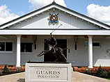 Клуб Guards Polo Club, членский взнос которого составляет 17 тысяч фунтов (более 800 тысяч рублей), с 1955 года находится под патронажем королевской семьи