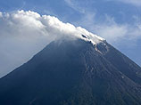 На Яве объявлена высшая степень готовности к извержению вулкана Мерапи