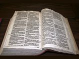 Атеисты Швейцарии требуют, чтобы детям до 16 лет запретили чтение Библии - за жестокость и порнографию