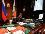 Медведев, раздраженный неисполнительностью чиновников, придумал новый способ контроля над ними