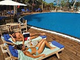 Скандал, произошедший на курорте Vilu Reef beach and Spa, где пребывание стоит свыше 1300 долларов за человека, вызвал волну негодования