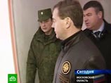 Медведев с Сердюковым появились вместе - вероятно, скандал с имиджем главы Минобороны исчерпан