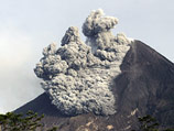 В Индонезии расположено наибольшее в мире количество действующих вулканов, в этой же стране происходит больше всего в мире землетрясений
