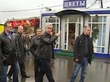 По пути следования Собянин сделал несколько остановок. "На Большой Грузинской улице рядом с Белорусским вокзалом и на площади у станции метро "Улица 1905-го года" По пути следования Собянин сделал несколько остановок. "На Большой Грузинской улице рядом с Белорусским вокзалом и на площади у станции метро "Улица 1905-го года"