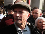 Лидер оппозиционной коалиции "Другая Россия" Эдуард Лимонов подверг критике и милицию, и правозащитников и пообещал устроить новую акцию на Триумфальной площади 31 декабря