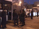 Пресса о митинге оппозиции: несогласных загнали в резервацию, а Лимонова тащили на митинг милиционеры