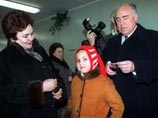 Виктор Черномырдин с женой Валентиной и внучкой Машей, декабрь 1995 года