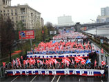 Движение "Наши" вывело на набережную Тараса Шевченко в Москве около 20 тыс. человек