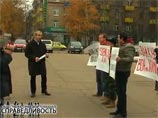 Утром в четверг защитник Химкинского леса участвовал в пикете против помойки бытовых отходов на Левом берегу канала имени Москвы