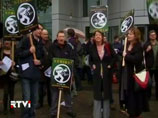 BBC, входящие в Национальный союз журналистов (NUJ), продолжают стартовавшую накануне 48-часовую забастовку против условий пересмотра пенсионной схемы, предложенных менеджментом корпорации