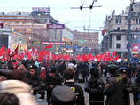 В шествии по Тверской улице участвуют 50 тысяч человек, заявляют в КПРФ