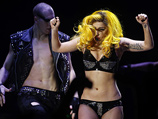 Лучшей певицей и лучшим поп-исполнителем по версии европейского MTV (European Music Awards) в этом году стала Lady Gaga