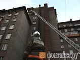 В Петербурге с крыши дома рухнула труба, угодив в квартиру одинокой пенсионерки