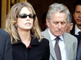 Суд не отдал бывшей жене Майкла Дугласа половину его гонораров