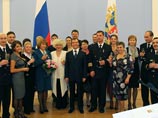 Президент вручил награды экипажу Ту-154 за посадку в тайге: "В жизни всегда есть место подвигу"
