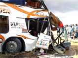 Лобовое столкновение автобуса с самосвалом  в Боливии: восемь погибших, 20 раненых