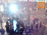 Опубликовано ВИДЕО того, как милиционер "ударился о поребрик": стражей порядка жестоко избили фанаты Опубликовано ВИДЕО того, как милиционер "ударился о поребрик": стражей порядка жестоко избили фанаты