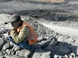 На юго-западе Китая в провинции Сычуань в понедельник продолжаются работы по спасению 29 горняков, которые оказались заблокированными в угольной шахте в результате ее затопления
