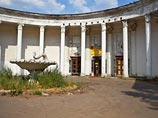 Отсутствие контроля со стороны органов культурного наследия привело к самовольной перепланировке зданий, сдаче их в субаренду. На ряде памятников отсутствуют охранные доски. Значительная часть объектов находится в ветхом или аварийном состоянии Отсутствие контроля со стороны органов культурного наследия привело к самовольной перепланировке зданий, сдаче их в субаренду. На ряде памятников отсутствуют охранные доски. Значительная часть объектов находится в ветхом или аварийном состоянии