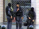 "Задержанные являются членами экстремистской псевдоисламской сети", - сообщил официальный представитель прокуратуры. По его словам, в Бельгии аресты произошли в результате обысков четырех частных домов в Антверпене. Имена задержанных пока не называются