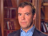 Дмитрий Медведев считает, что демократия в России еще несовершенна, но программа преобразования политической системы в стране продвигается вперед. Об этом президент РФ заявил в своем видео-блоге во вторник вечером