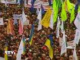 Акции протеста в центре Киева продолжаются. По сообщению милиции, на Площади независимости (Майдане незалежностi) находятся 6 тысяч человек