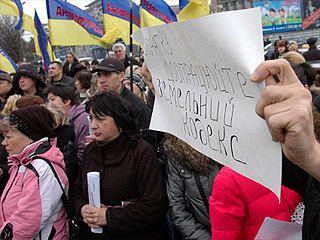 МВД Украины опровергает слухи: к протестующим в Киеве не стягивают внутренние войска 
