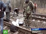 Год назад на перегоне "Алешинка-Угловка" в Тверской области под поездом, следовавшим из Москвы в Санкт- Петербург, сработало заложенное террористами взрывное устройство. В результате трагедии погибли 27 пассажиров