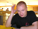 Журналист газеты "Коммерсант" Олег Кашин, избитый в Москве двумя неизвестными в начале ноября, опубликовал в издании "Коммерсант Власть" первую статью после нападения на него "О Гагарине и о себе"