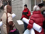 Журналист СИТИ-ФМ Ксения Туркова, одна из организаторов пикета и участница встречи в министерстве, рассказала NEWSru.com, что поддержать пикеты в мороз пришли 10-12 человек, в том числе с самодельными плакатами