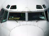 "Boeing 767-300, совершавший перелет по маршруту Москва (Шереметьево) - Петропавловск, вынужденно сел из-за треснувшего стекла в кабине экипажа", - сказал представитель прокуратуры